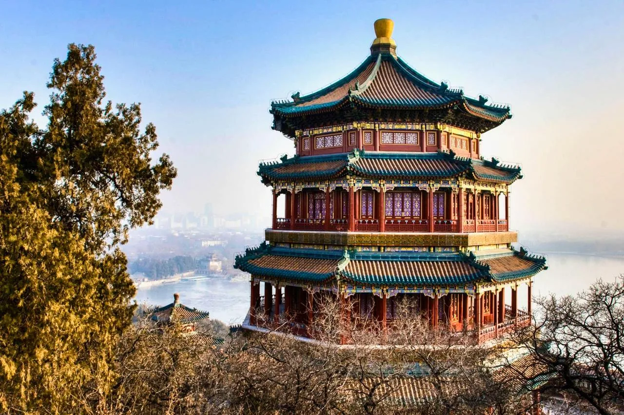 Летний дворец в Пекине, Китай 🇨🇳  🔹 Летний императорский дворец или парк Ихэюань - дворцово-парковый