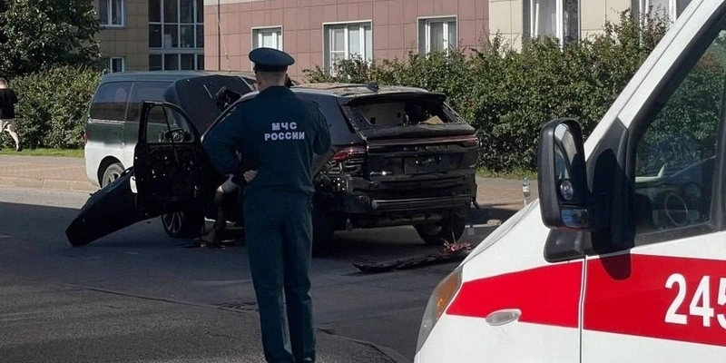 Кроссовер Geely в Петербурге взорвался сразу после запуска двигателя