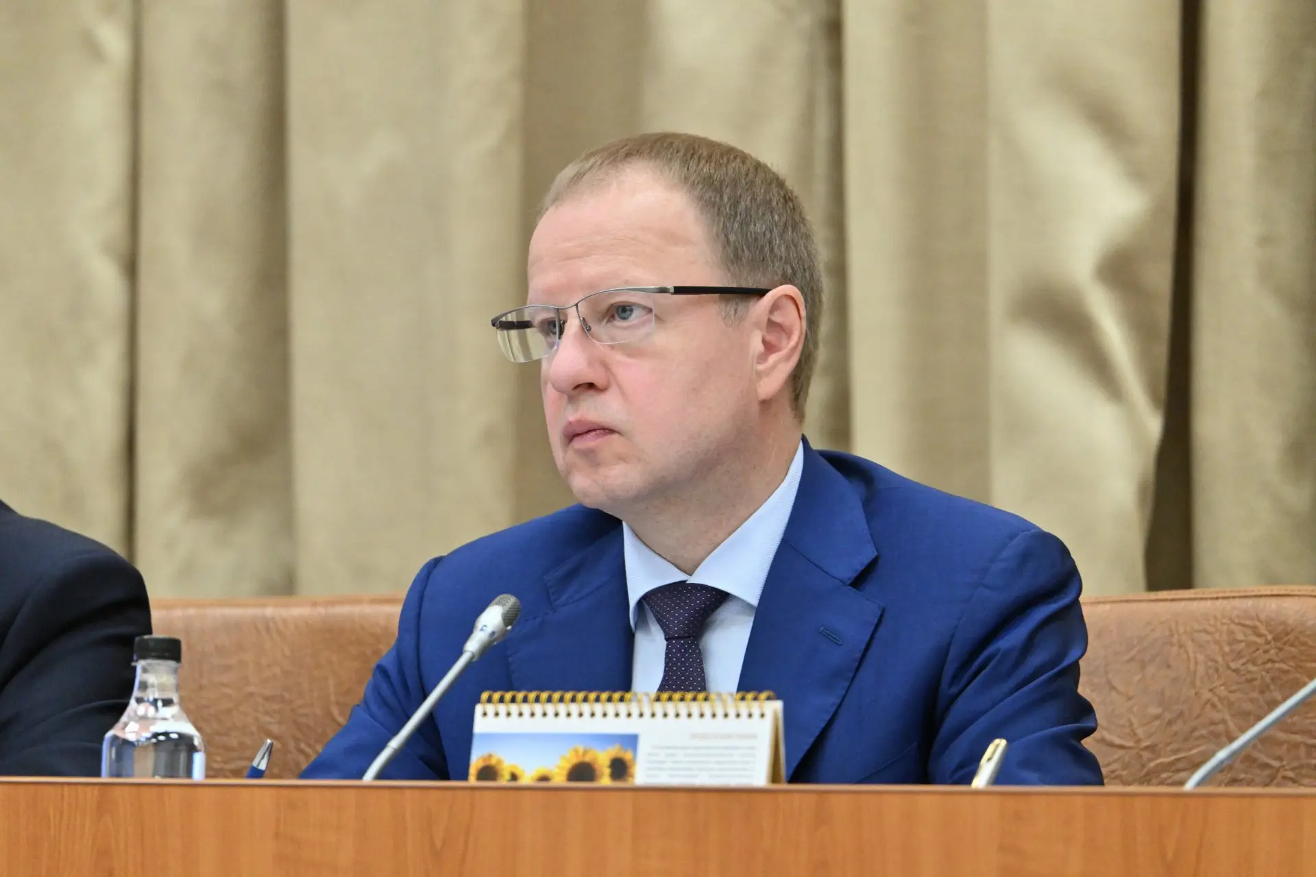 Провел заседание комиссии по предупреждению и ликвидации чрезвычайных ситуаций и обеспе...