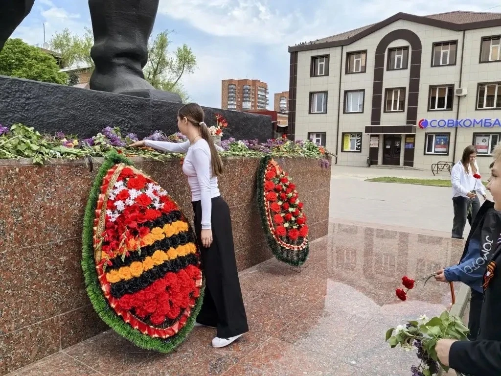 С Днём Победы! Мы помним! Мы гордимся🎗️!   Сегодня обучающиеся нашего лицея вместе с классными руков