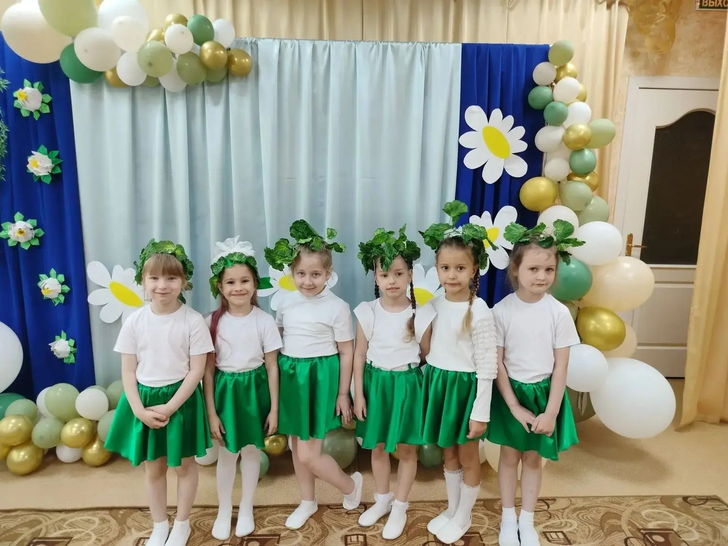 "Нет края на свете красивей, нет Родины в мире светлей!
Россия, Россия, Россия – что может быть серд