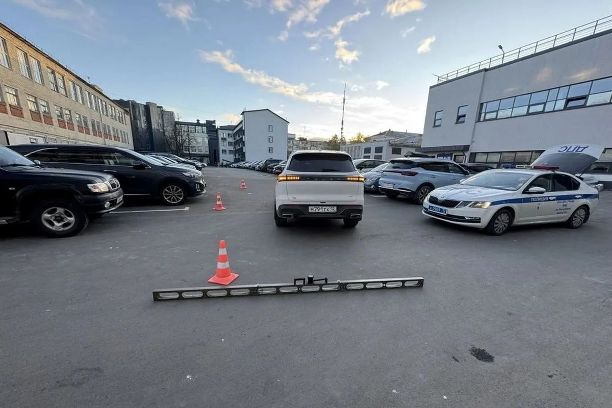 Автомобиль сбил пешехода на парковке в Йошкар-Оле 🚗