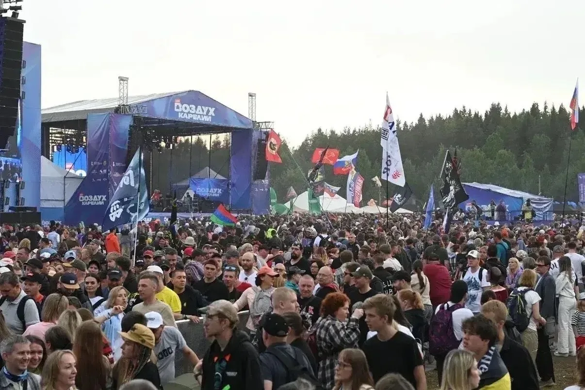 🎸🎤🎶 Глава республики поприветствовал участников фестиваля «Воздух Карелии»

Праздник музыки прохо
