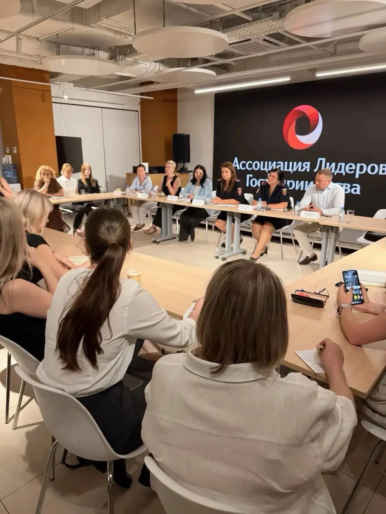 Сотрудники УВМ обсудили с представителями гостиничного бизнеса вопросы миграционного учёта
 
В Росто