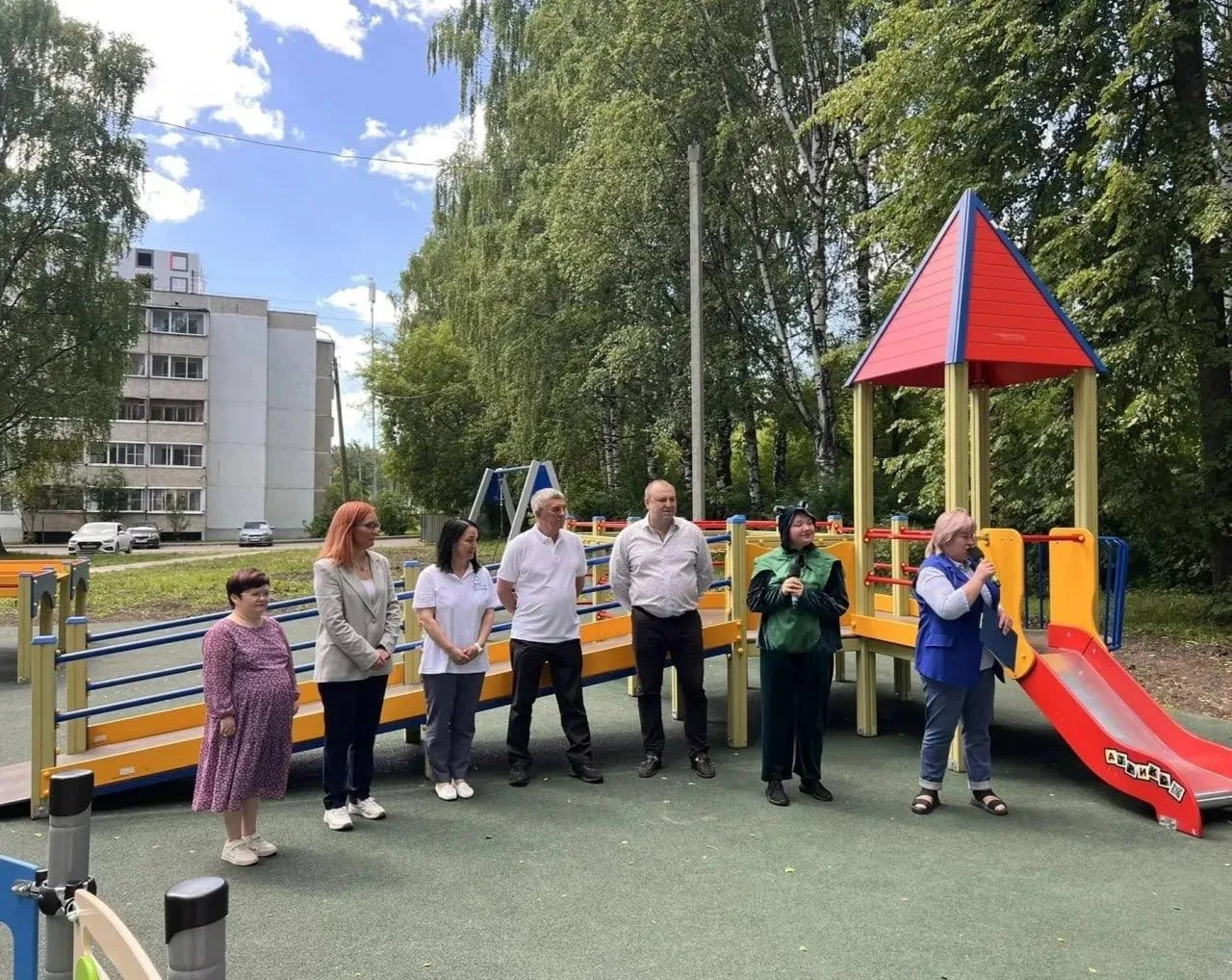 🧸 В Нововятске открыли первую в Кирове инклюзивную детскую площадку

В Нововятском районе Кирова по