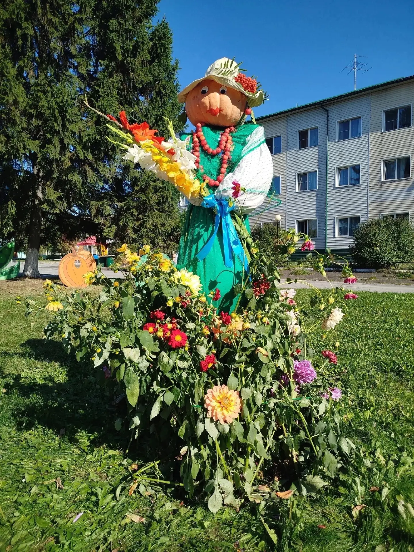На комсомольской площади📸