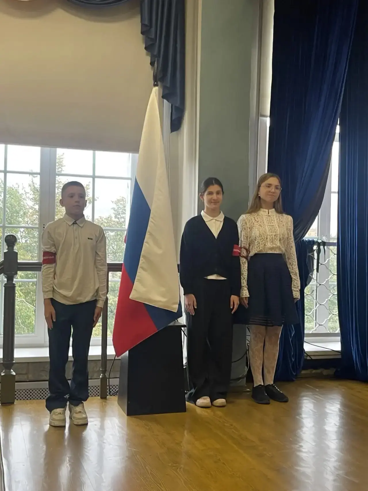 НОВУЮ УЧЕБНУЮ НЕДЕЛЮ НАЧИНАЕМ С ПОДНЯТИЯ ГОСУДАРСТВЕННОГО ФЛАГА РОССИЙСКОЙ ФЕДЕРАЦИИ