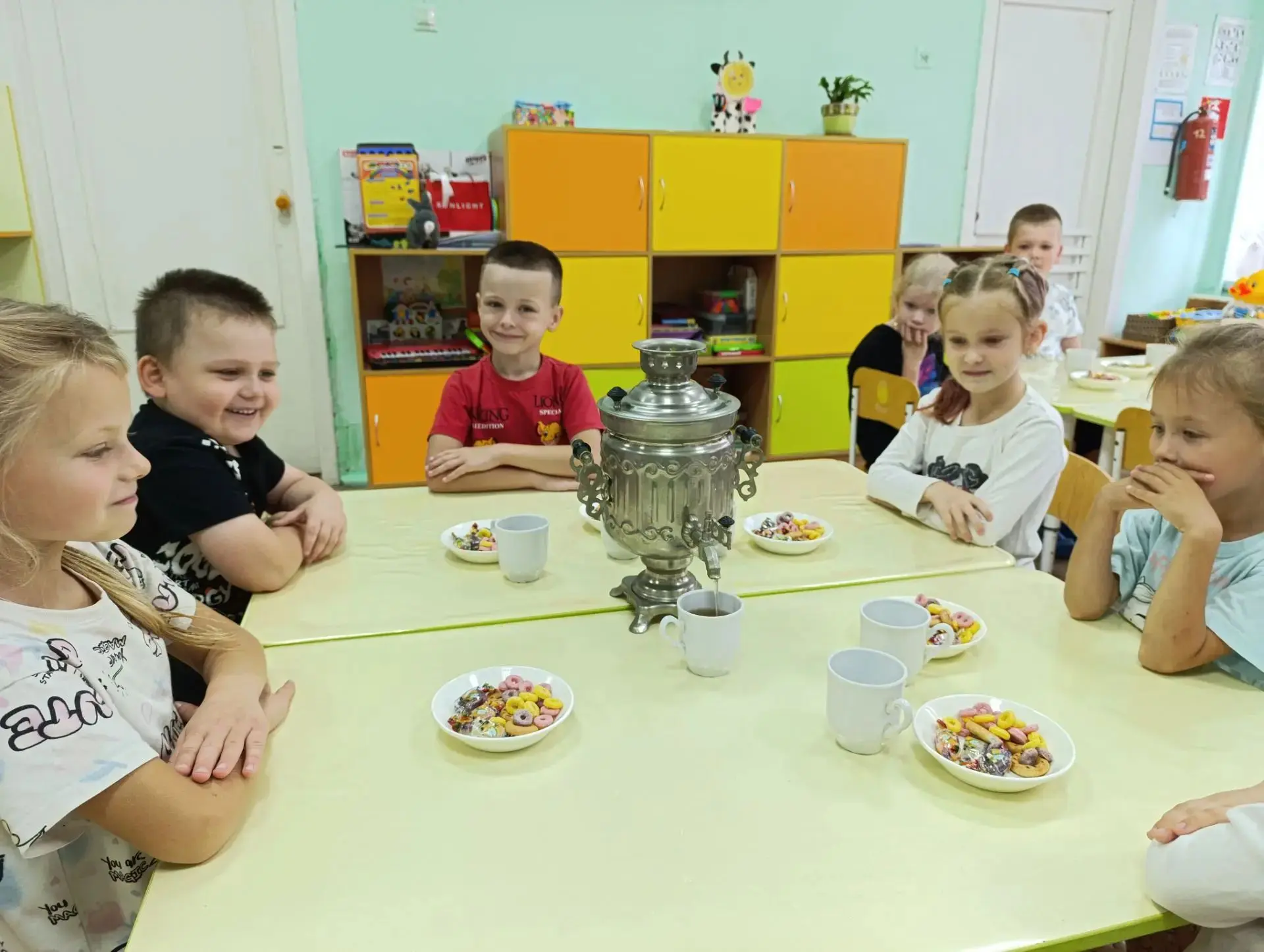 17 августа в нашей группе мы отметили необычный и очень уютный праздник - День самовара...