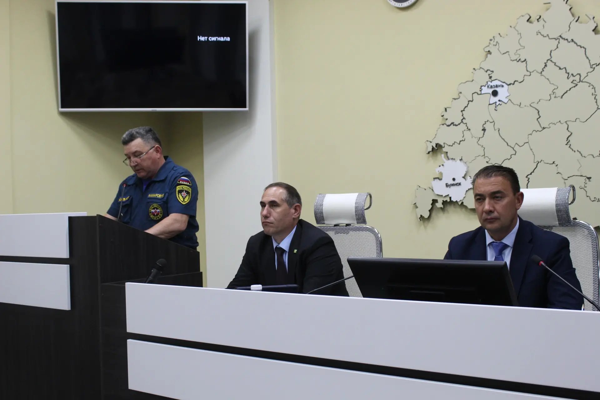 Провели еженедельное совещание с руководителями служб и организаций района.

Подняли вопрос безопасн