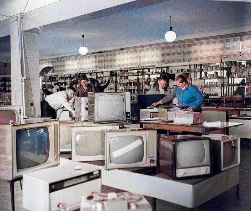 Отдел радиотоваров универмага колхоза Наша Родина, 1970 г.