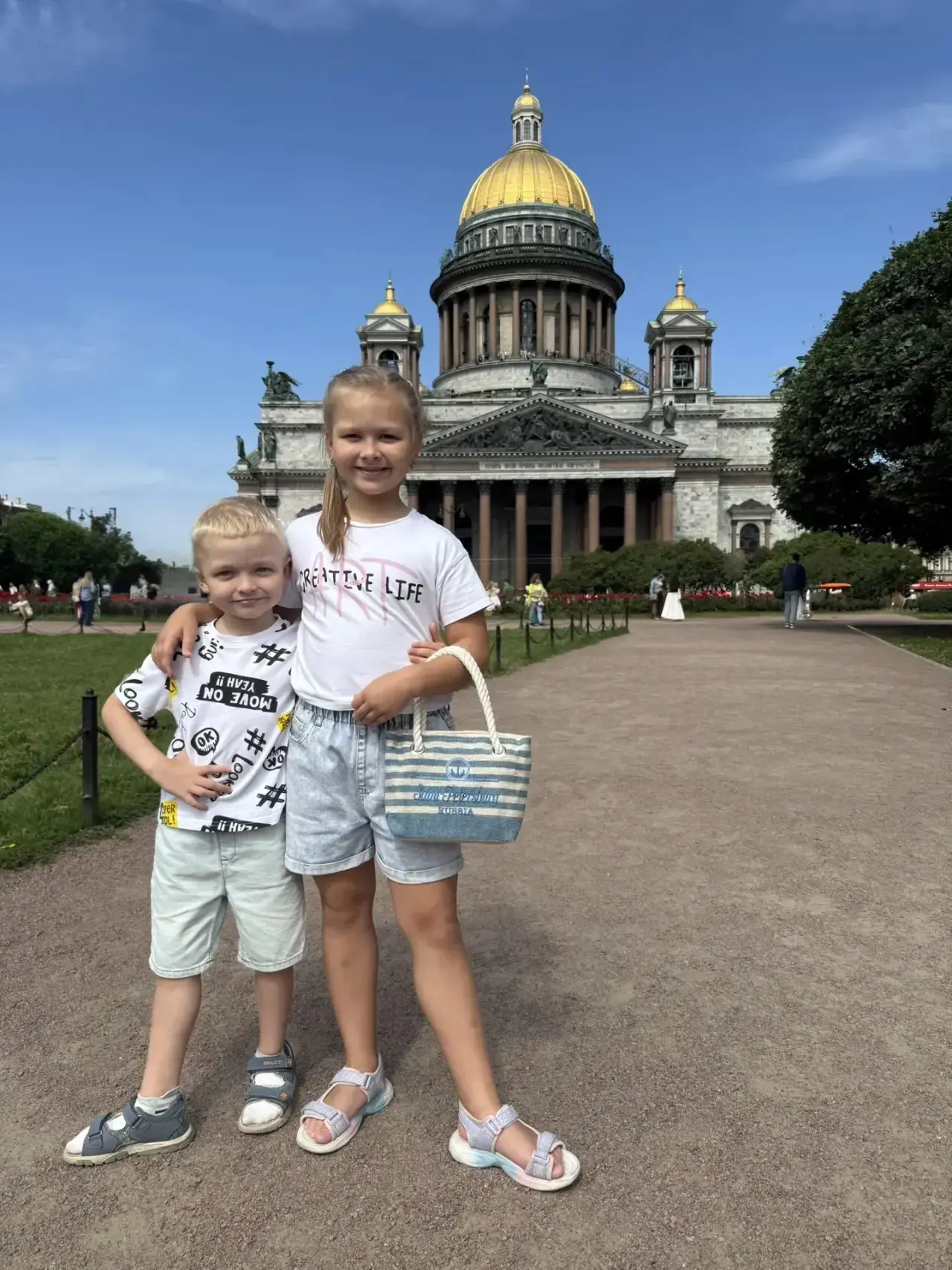 📌#ШкольныеПриветы534 

Сегодня в нашей рубрике — сразу четыре ярких привета из разных уголков мира!