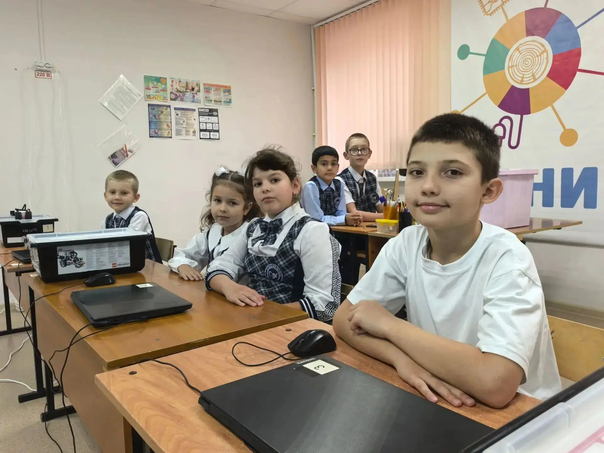 🖥День программиста  прошел под знаком открытий. Юные техники познакомились с ключевыми...