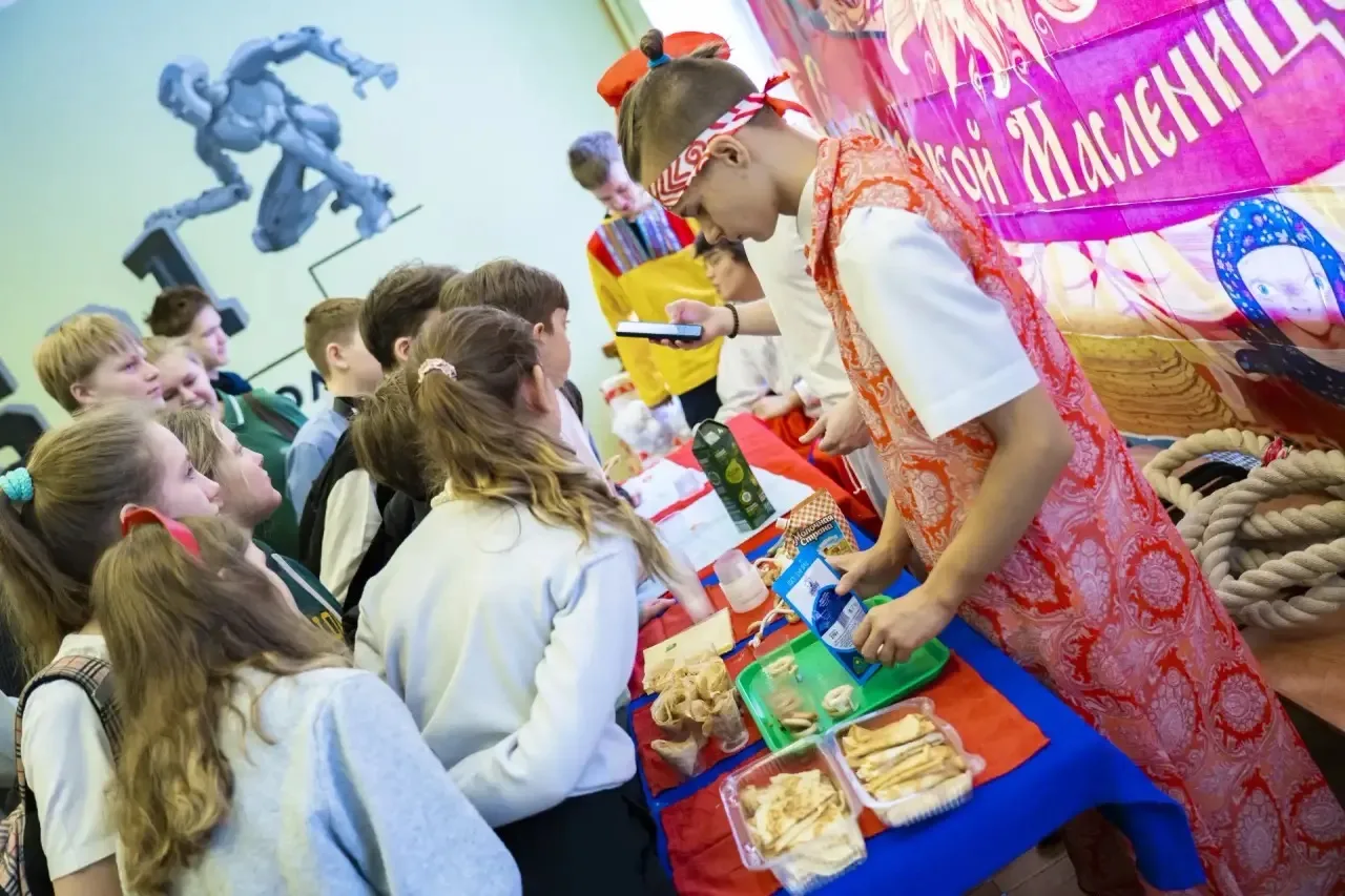 Масленица в 1581! 🥞  🥳 В нашей школе сегодня царила атмосфера настоящего праздника! Ученики 10А клас