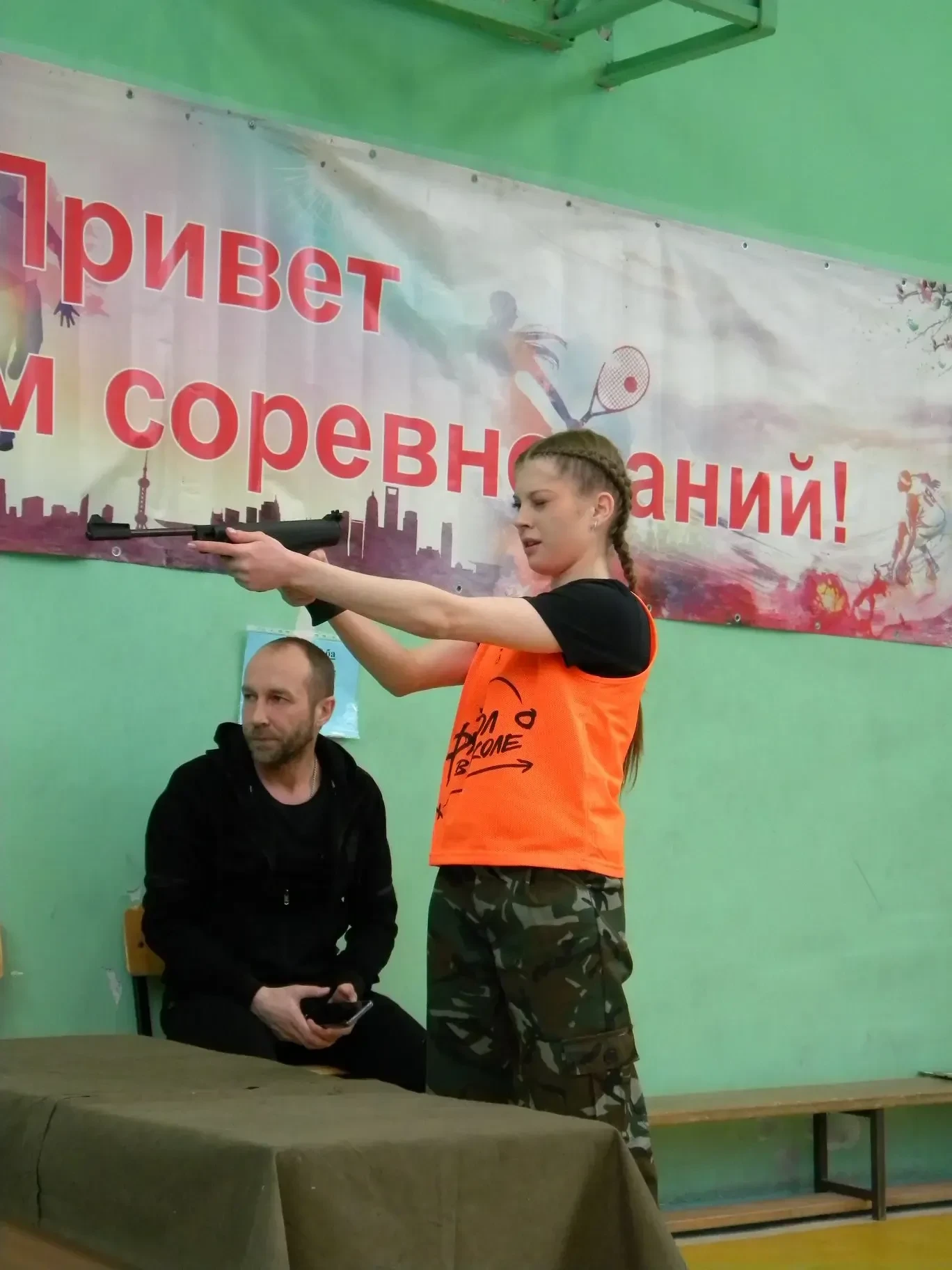 🎉 5 марта в школе № 64 прошёл конкурс «А ну‑ка, девушки!» среди учащихся патриотических объединений 