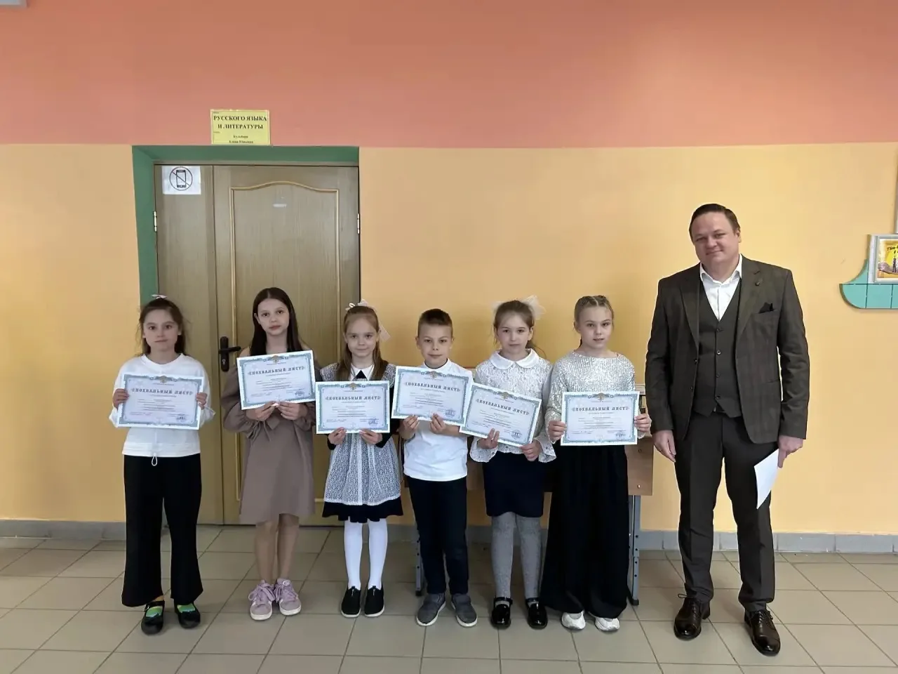 Линейка по итогам года: чествуем лучших!