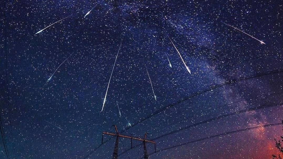 Ночное небо Петербурга покажет редкое шоу 🌌

Этой ночью жители города смогут наблюдать метеорный по