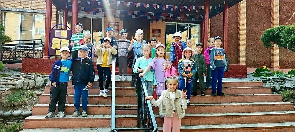 18 мая  "Международный день музеев" ребята старшей и подготовительных  групп вместе с педагогами Лыс