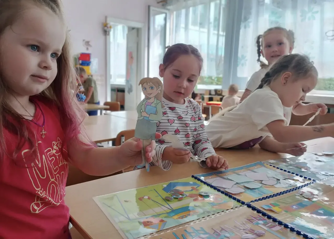 «Поиграем в детский сад» 🏡

Лэпбук — это не просто поделка, а эффективный инструмент, который помог