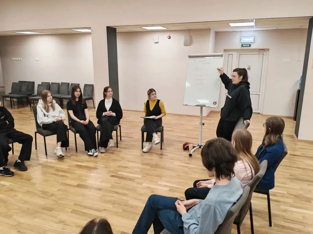 17 марта обучающиеся 9 А и 9 класса посетили тренинг "Уверенность в стрессе", который провели психол