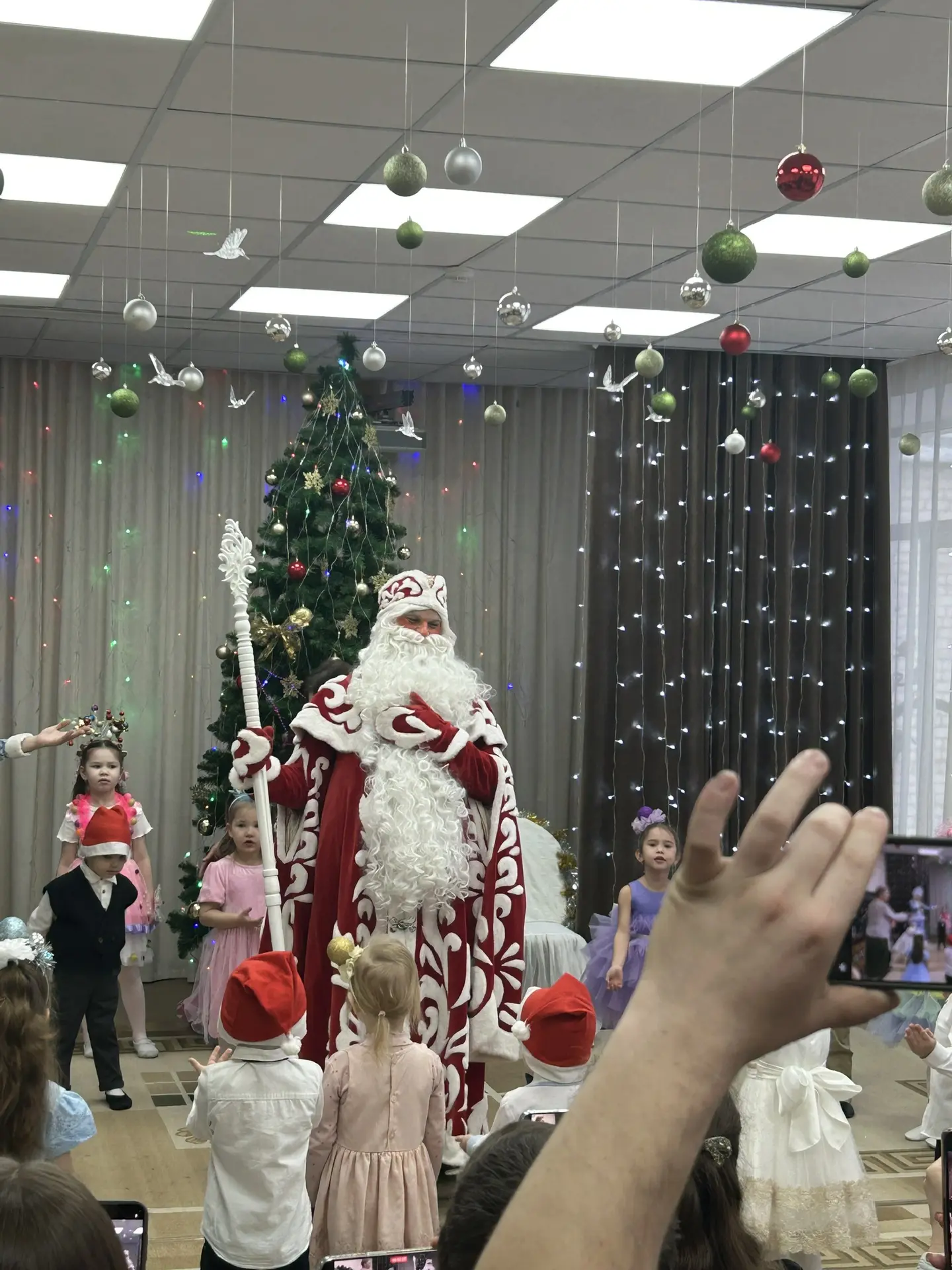 Новогодний маскарад!!! Дети показали представление Буратино!