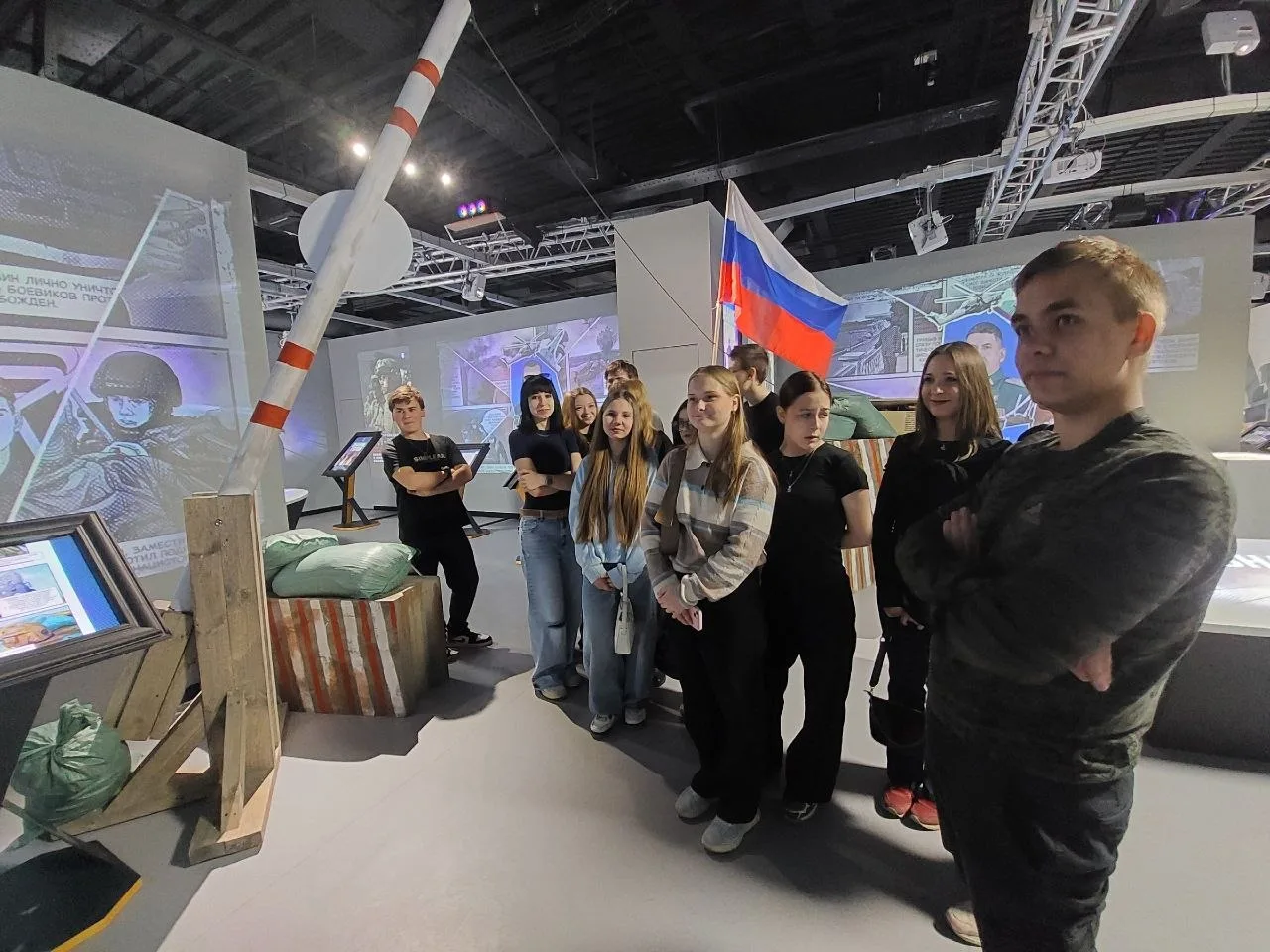 😃 31 марта 2026 года учащиеся 7-х и 11-А классов ГБОУ "СШ № 32 Г.О. МАКЕЕВКА" совершили познавательн