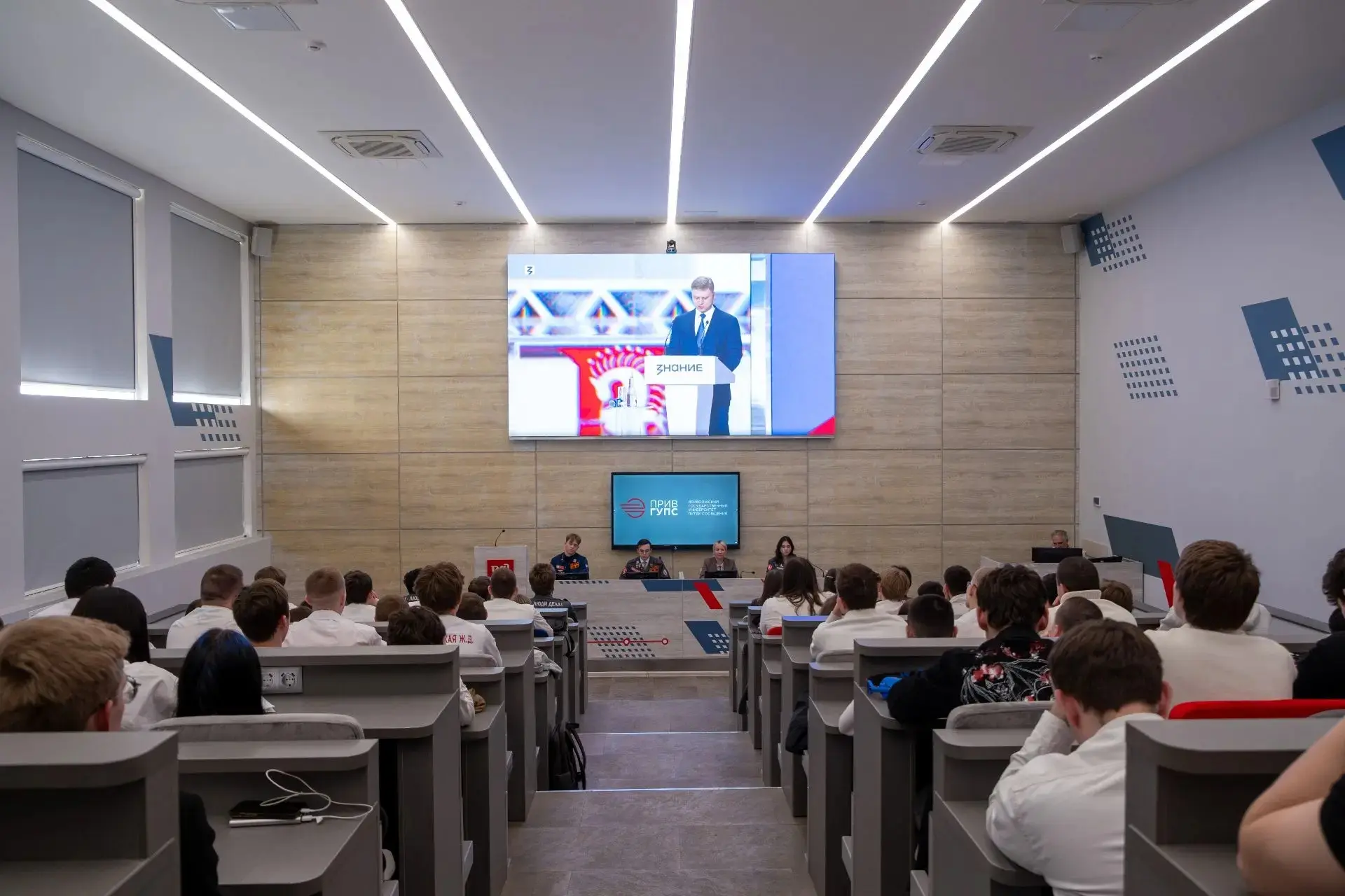 🚆 Студенты нашего Института приняли участие в прямом включении на лекцию О.В. Белозёрова!  Олег Вале