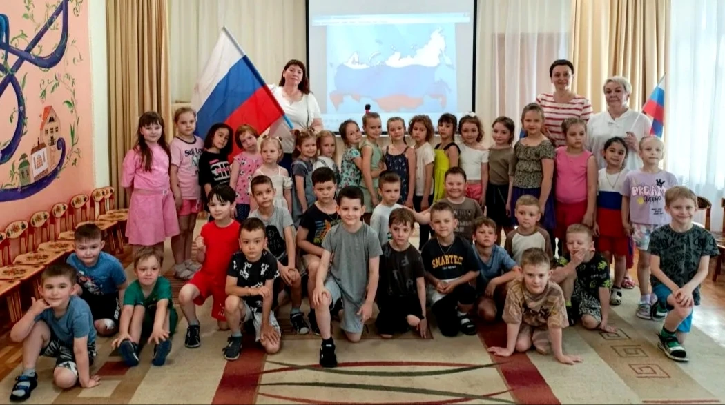 Дошкольное отделение Ленина 17 А. 
"День России: виртуальное путешествие по огромной и любимой стран