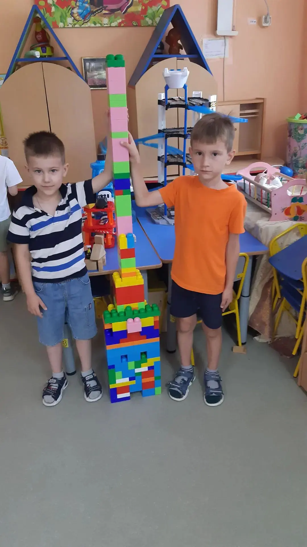 Игра с конструктором: строим не только башни, но и будущее! 🧱