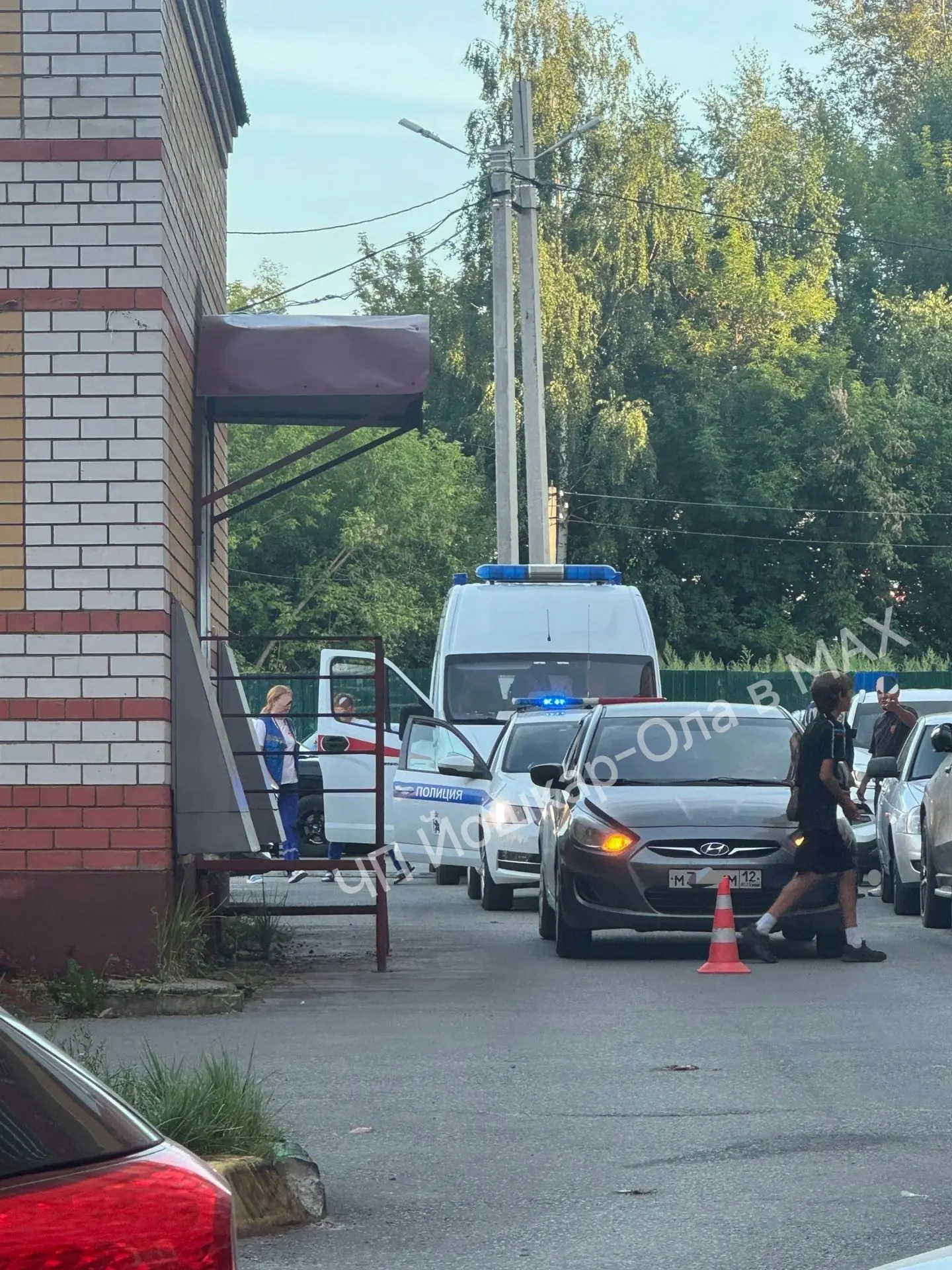 ‼️😱  7-летняя девочки выскочила прямо под колеса авто.

По предварительным данным, она выбежала на 