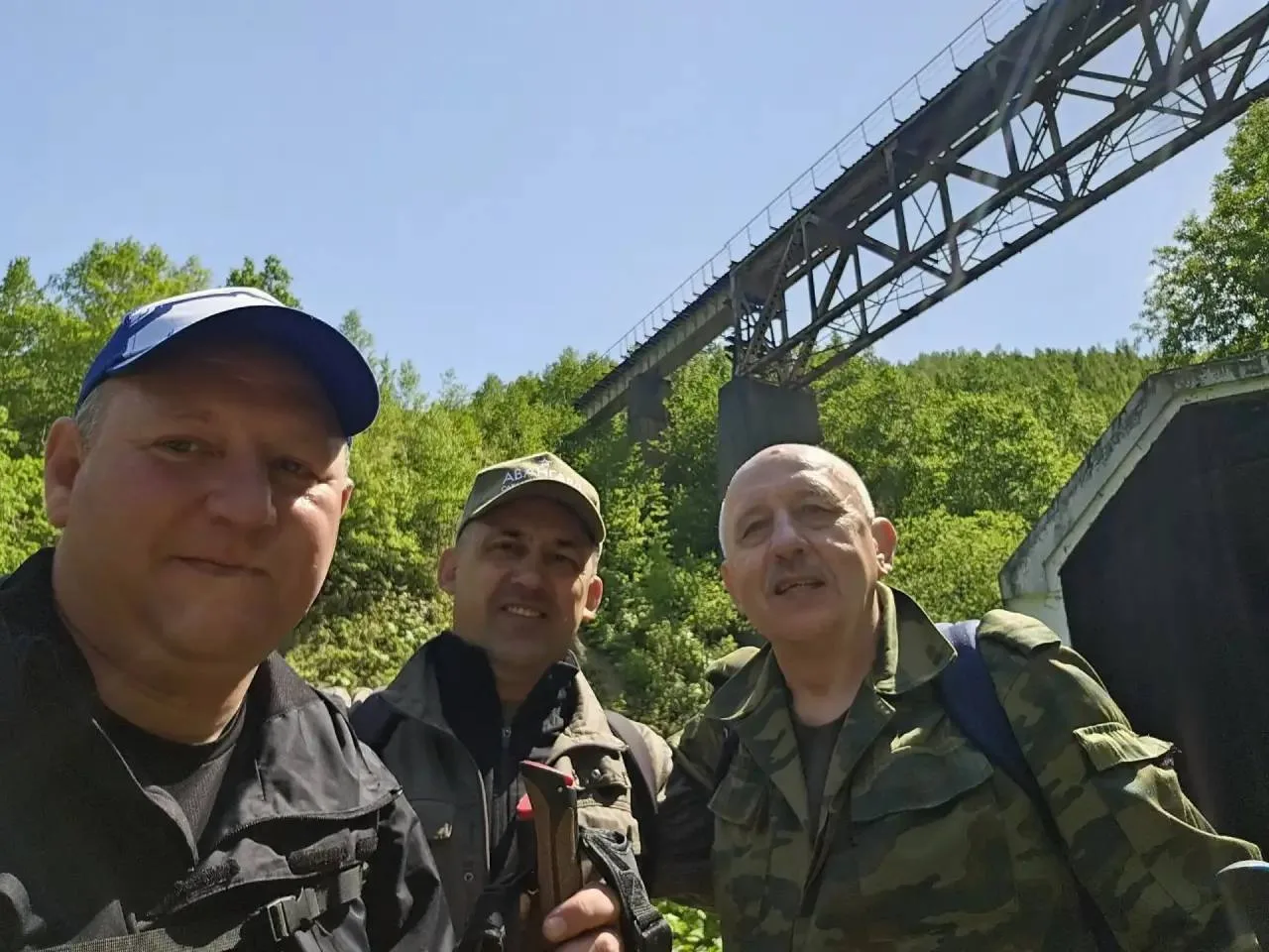 Сахалинские депутаты оценили туристический маршрут до Чёртового и Ведьминого мостов

🚌 Депутаты Сах