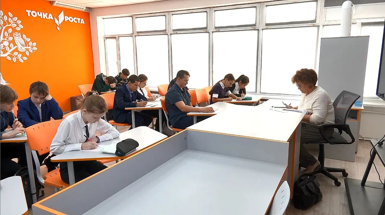 174 школы Приамурья получили новое оснащение для уроков физики, музыки и ИЗО по президе...