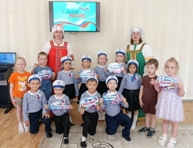 Нам праздники для радости даны,