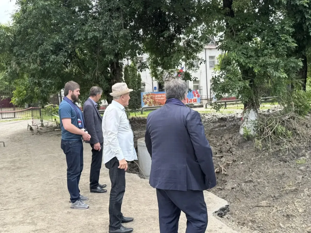 ✅Партийный десант Единой России проверил ход работ по замене аварийного коллектора в Ма...