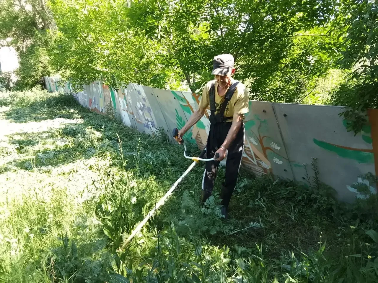 🌿Чистое село начинается с неравнодушных людей

Активисты ЛДПР продолжают участвовать в благоустройс
