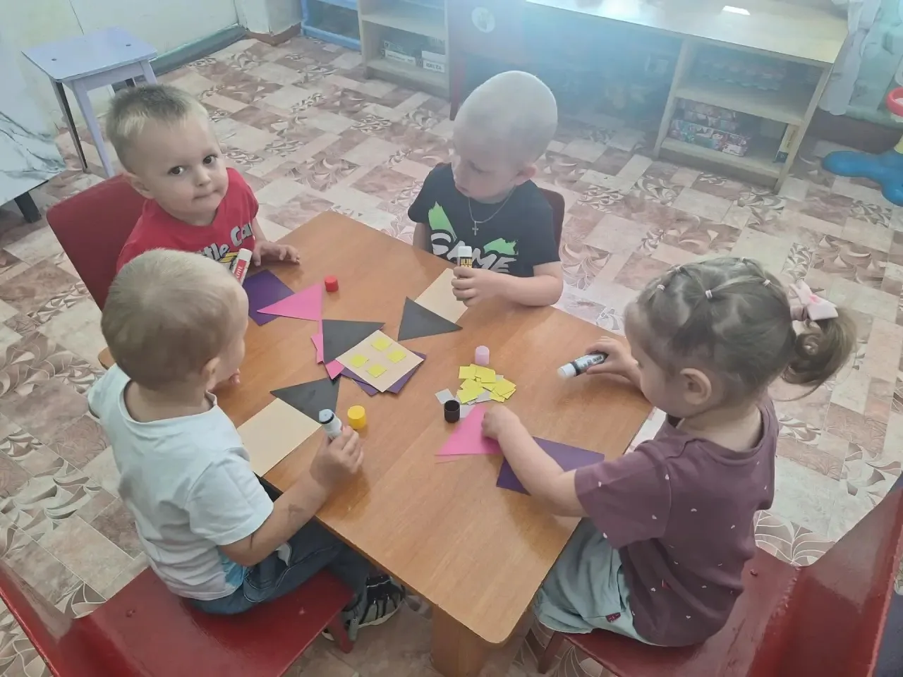 Аппликация в группе раннего возраста «Дом в котором я живу»
