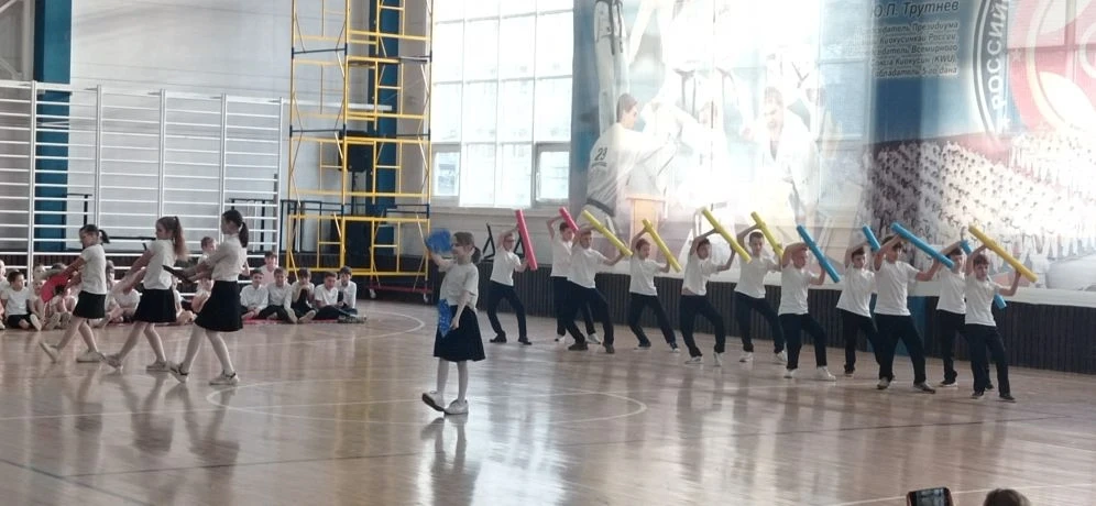 Танцуют все.... Совсем немного времени осталось до конца очередного учебного года, а это значит, что