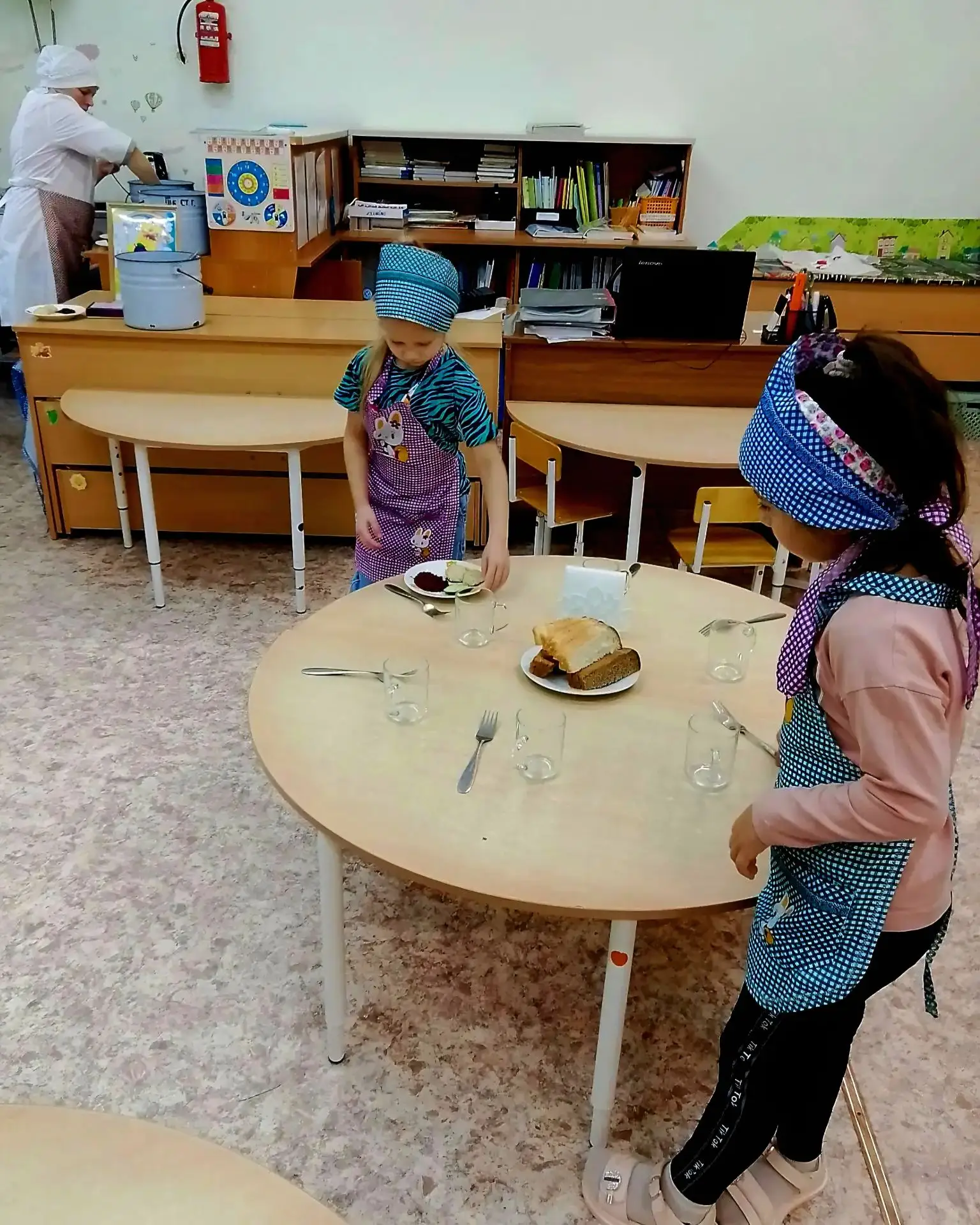 Маленькие помощники — большие дела! 👩‍🍳👦👧