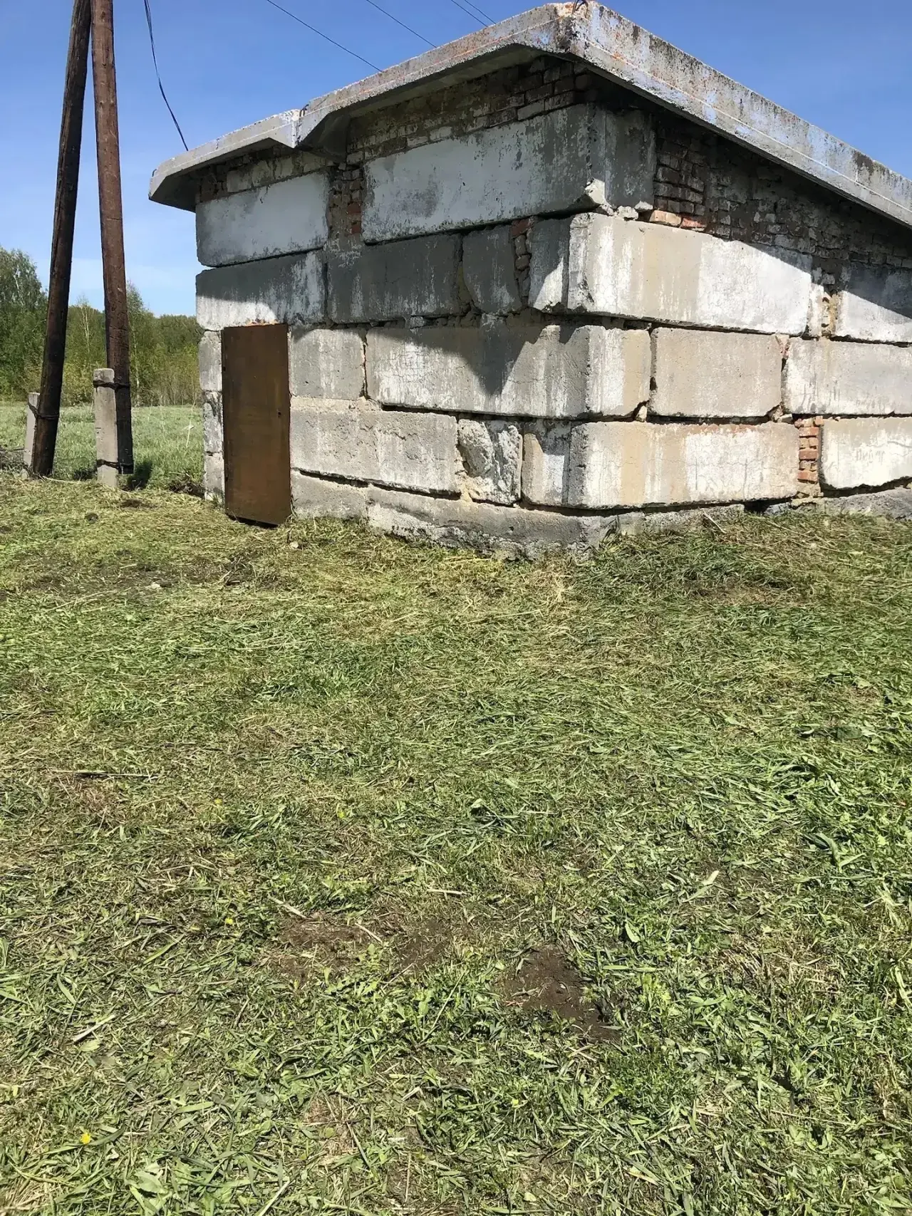 С окончанием дождливой погоды приступили к скосу травы и уборки мусора в пределах санит...