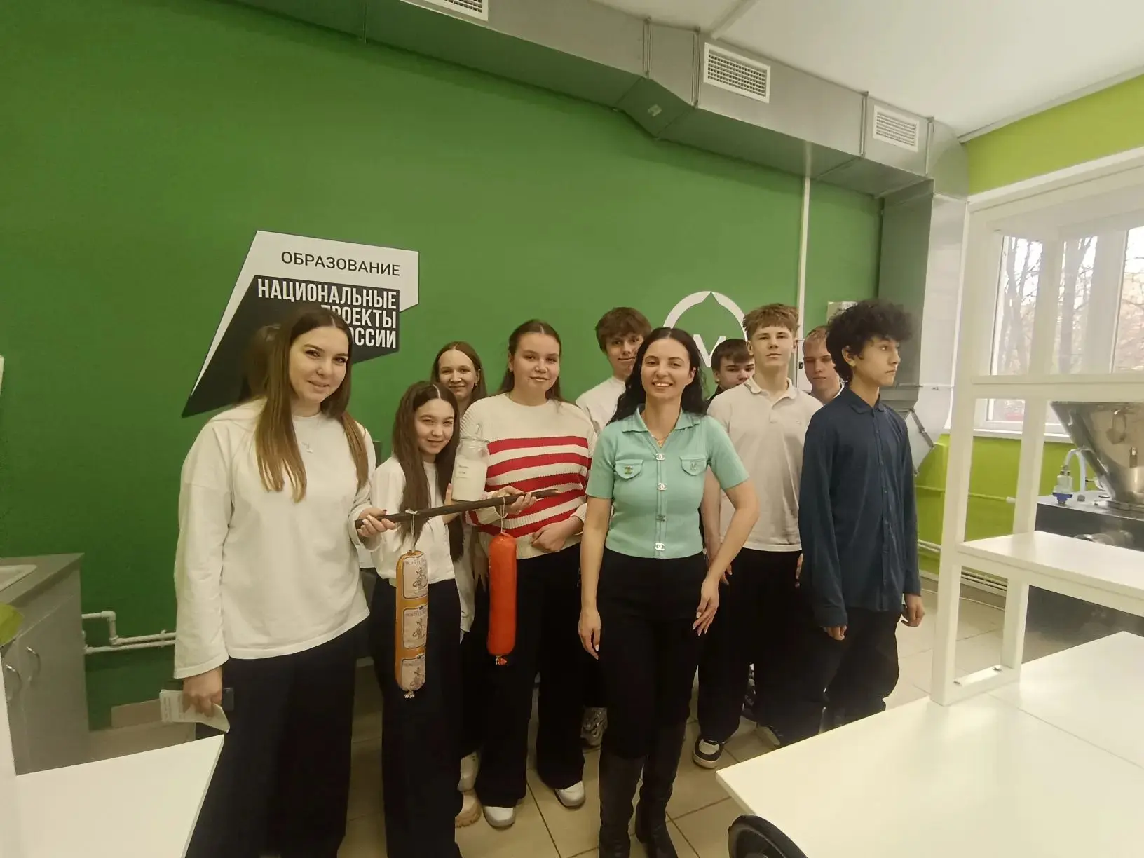 🌾 Биотехнологии рулят: 8Б класс провёл учебный день в роли студентов — и даже ходить далеко не пришл