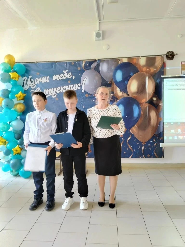 🎓Выпускной 4 класса: новый этап в жизни!
22 мая в нашей школе прошёл особенный праздник — выпускной