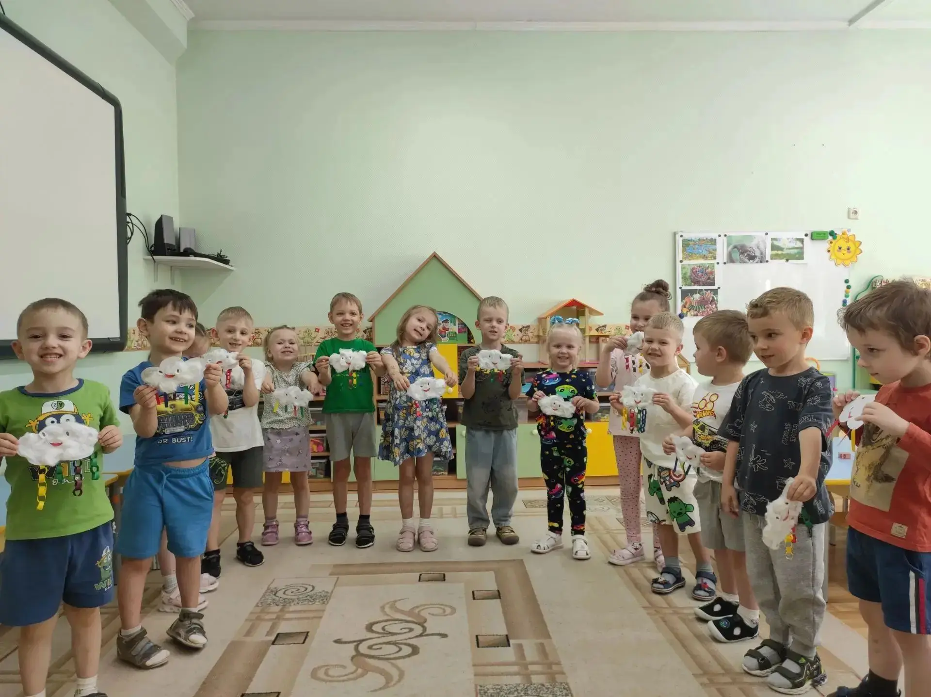 Изучаем цветовой спектр

🎨В дошкольном корпусе 1415 прошел яркий тематический день, посвященный одн