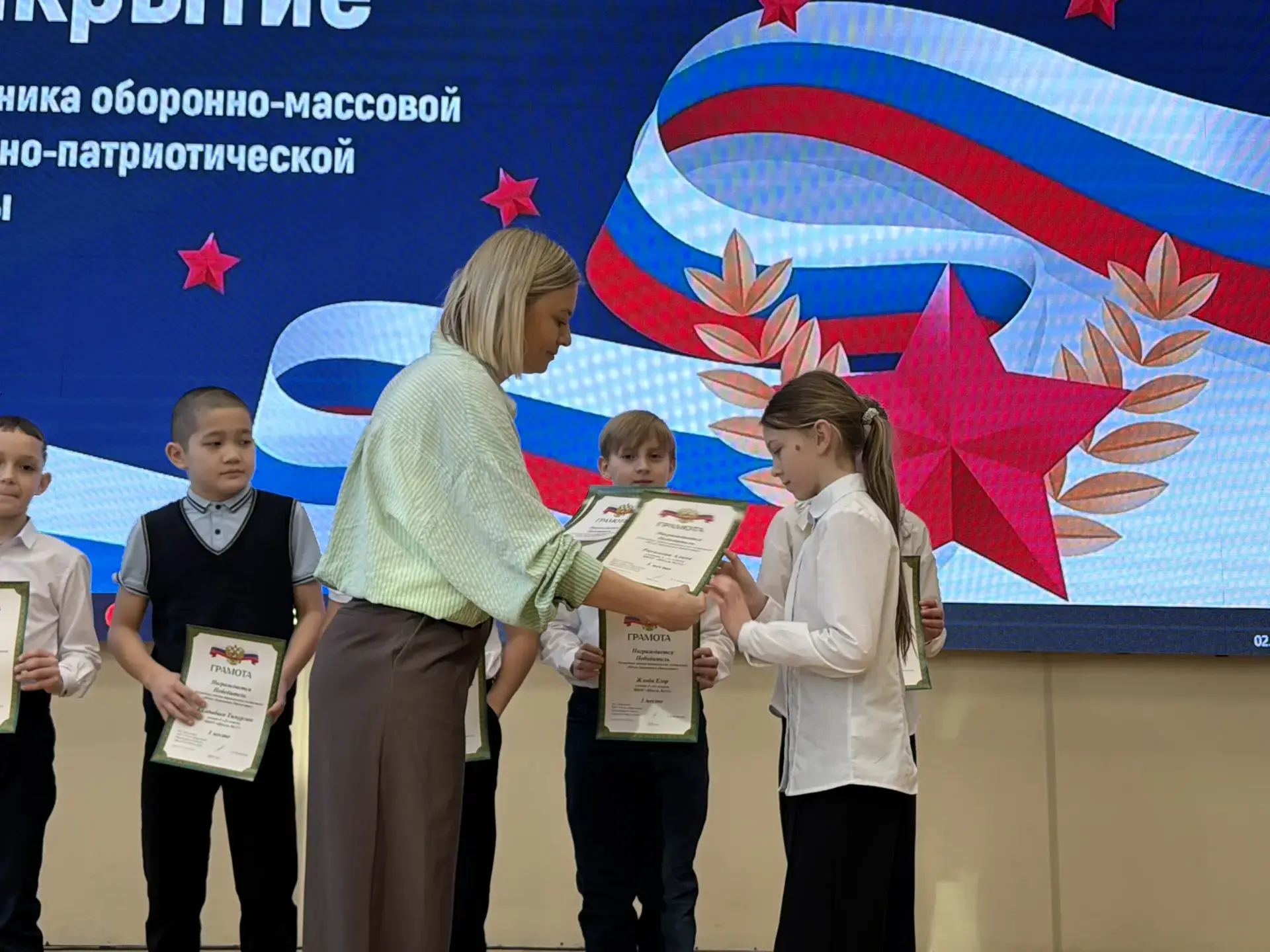 🇷🇺МЕСЯЧНИК ОБОРОННО-МАССОВОЙ И ВОЕННО-ПАТРИОТИЧЕСКОЙ РАБОТЫ🇷🇺  🪖Сегодня в нашей школе состоялась тор