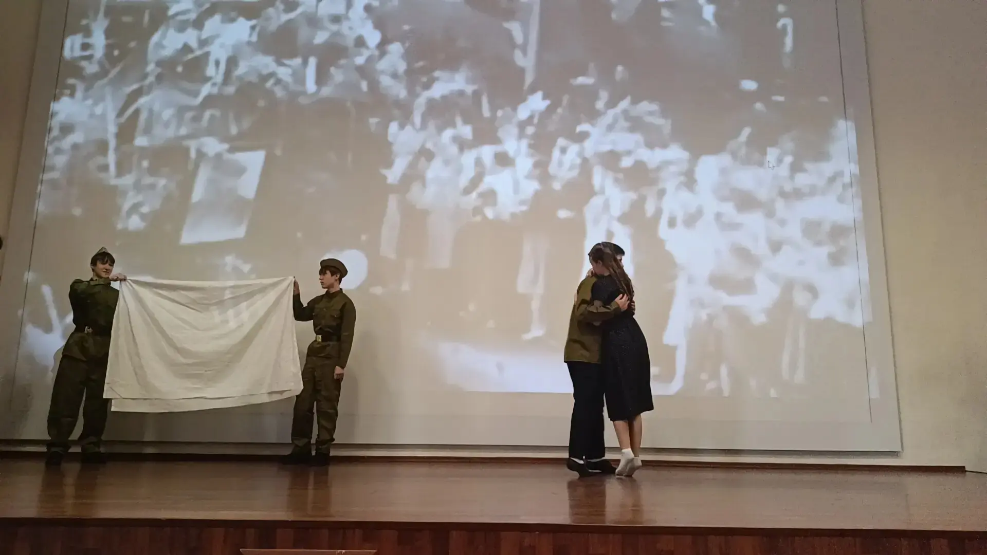 🎤✨ Сегодня в нашей школе состоялся 🌟 Конкурс инсценированной военно-патриотической песни "Фронтовое 