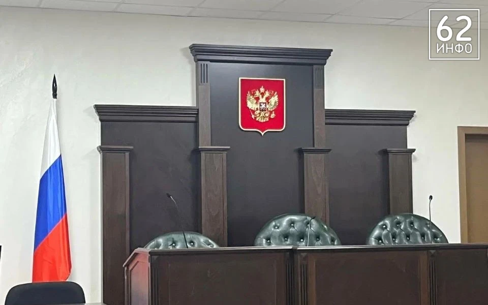 🤭 Ключи в замке, двери не заперты — грех не прокатиться? Один рязанец так и сделал. Дв...