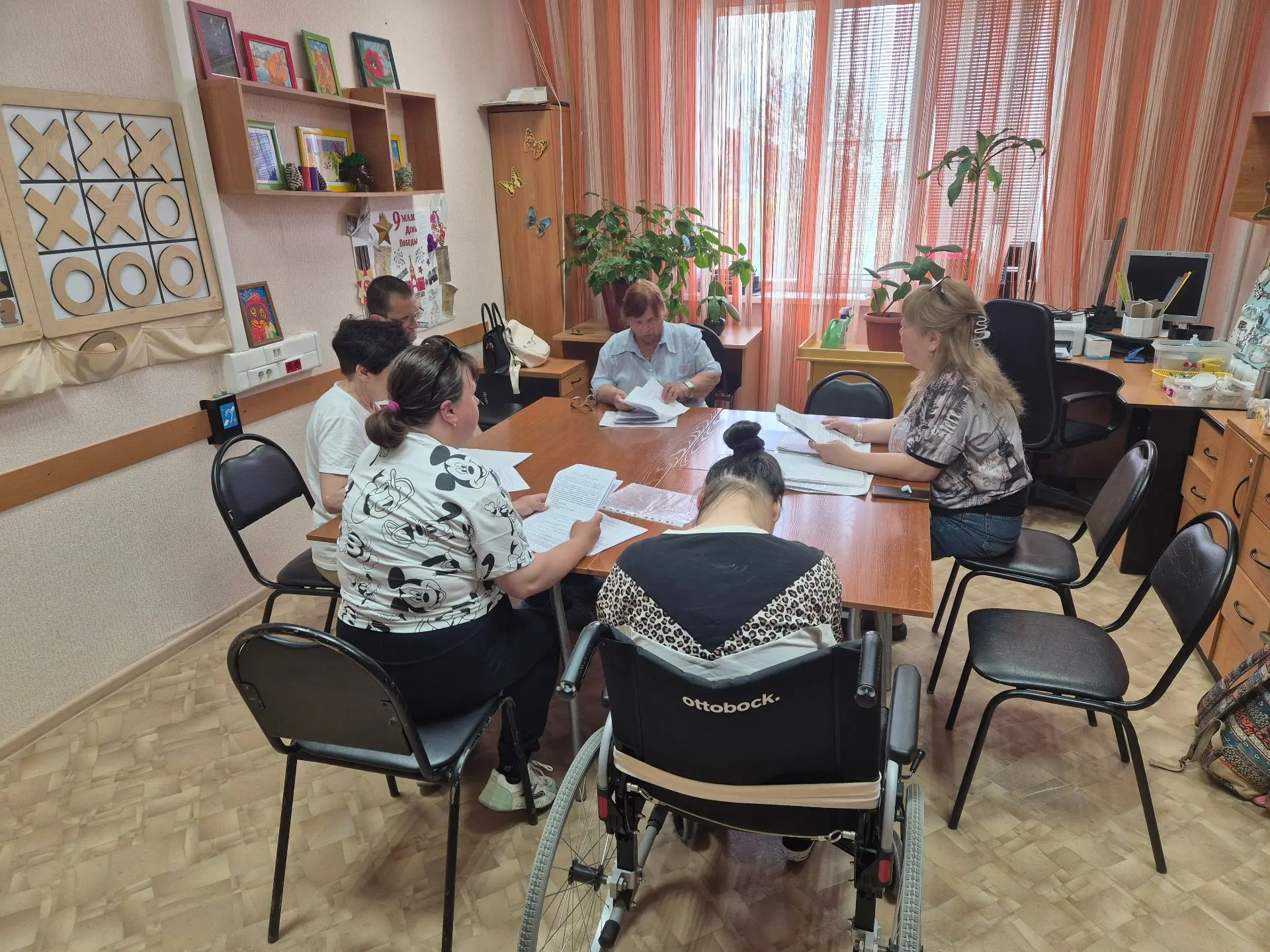 Правила хорошего тона помогают человеку чувствовать себя увереннее в любой жизненной ситуации. Умени