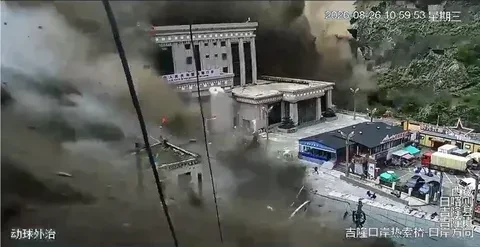 ЭТО МЕСТО БЫЛО СНЯТО ГРУППОЙ ЭКСПЕДИЦИОННОГО КЛУБА AISPIK ЗА НЕСКОЛЬКО МЕСЯЦЕВ ДО КАТАС...