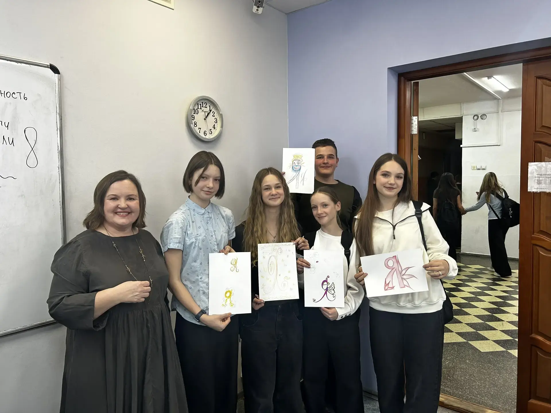 ✨ В нашей школе прошел удивительный мастер-класс по арт-терапии «Знакомство со своим внутренним Я»! 