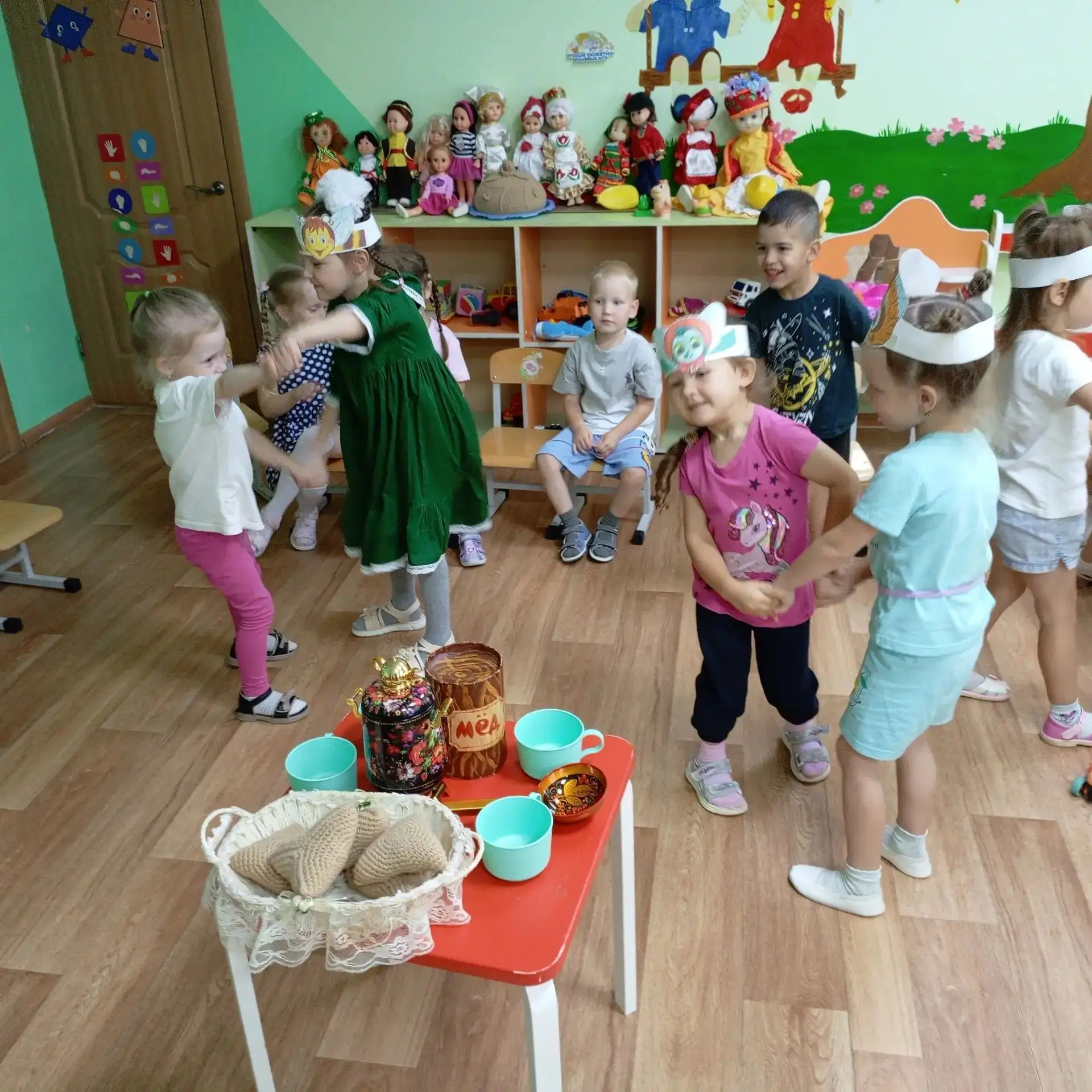 # 103 день рождения «Мухи-Цокотухи»