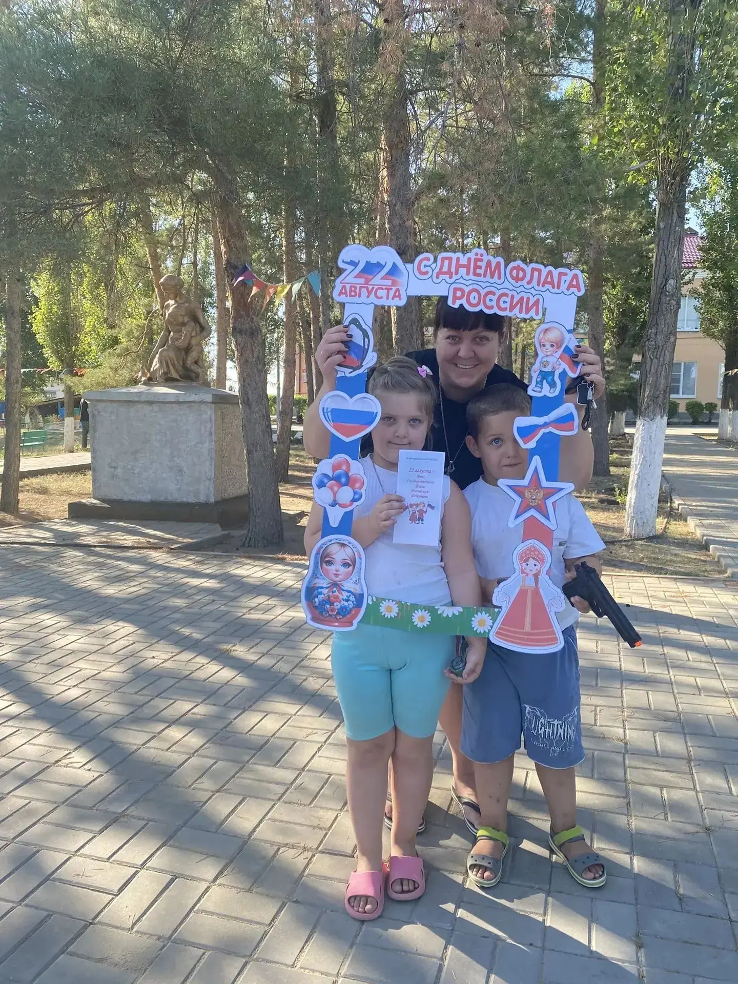 В детском саду «Колобок» прошёл День, посвящённый Дню флага России.