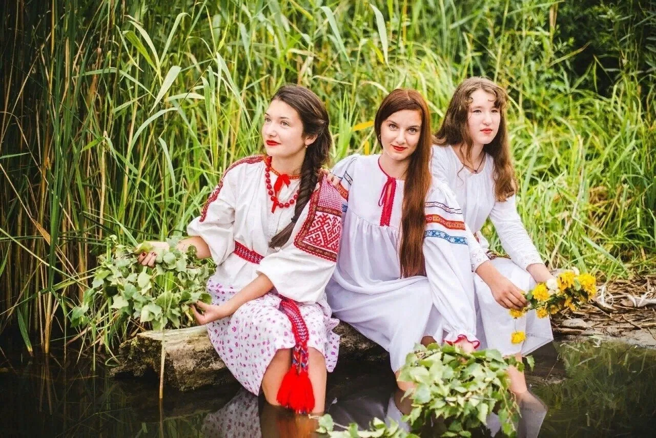 Какие продукты полезны женщинам?    Молоко, финики, мед и другие натуральные сладкие продукты - это 